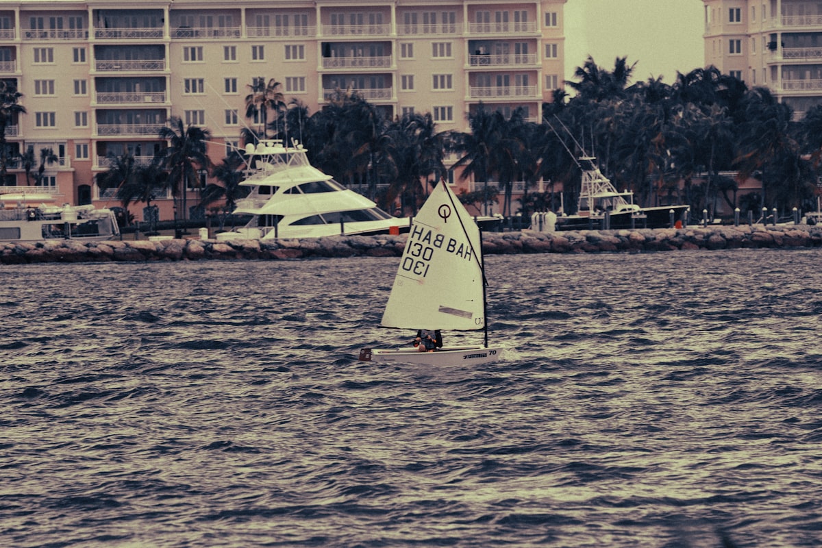 小型ヨットの特徴と種類